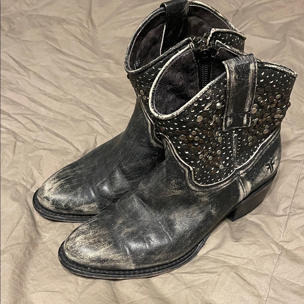 Frye Deborah Studded Distressed Black Ankle Boots. Size 7